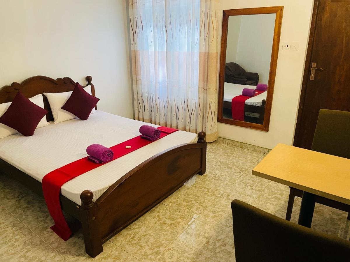 Ivana Homestay Kandy Exterior foto